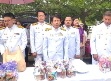 เข้าร่วมพิธีถวายพระพรชัยมงคลและพิธีทำบุญตักบาตรถวายพระราชกุศล เนื่องในโอกาสวันคล้ายวันพระราชสมภพในสมเด็จพระกนิษฐาธิราชเจ้า กรมสมเด็จพระเทพรัตนราชสุดาฯ สยามบรมราชกุมารี ... พารามิเตอร์รูปภาพ 5