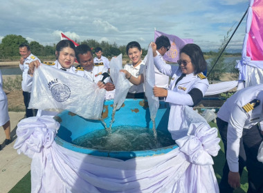 ร่วมพิธีเจริญพระพุทธมนต์ ทำบุญตักบาตรและปล่อยพันธุ์สัตว์น้ำ ... พารามิเตอร์รูปภาพ 18