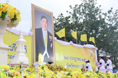 จังหวัดประจวบคีรีขันธ์ประกอบพิธีถวายเครื่องราชสักการะ ... พารามิเตอร์รูปภาพ 1